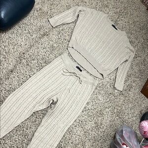 New York & Company Women's Beige Knit Sweater and Pants Matching Set Large